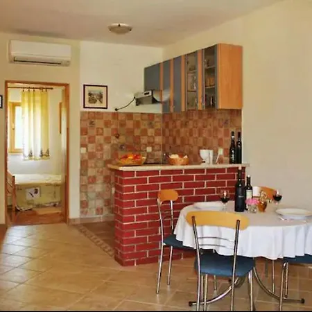 A2 Apartment Peroj