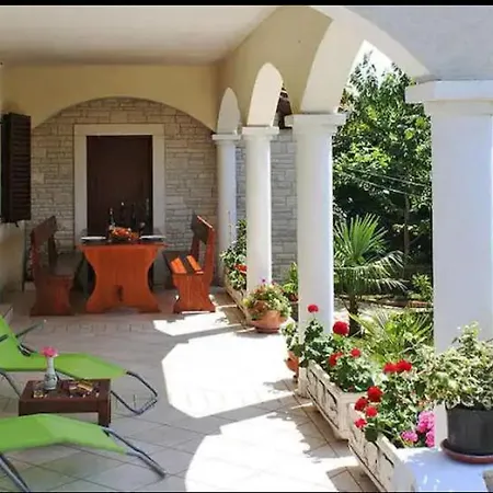 A2 Apartment Peroj