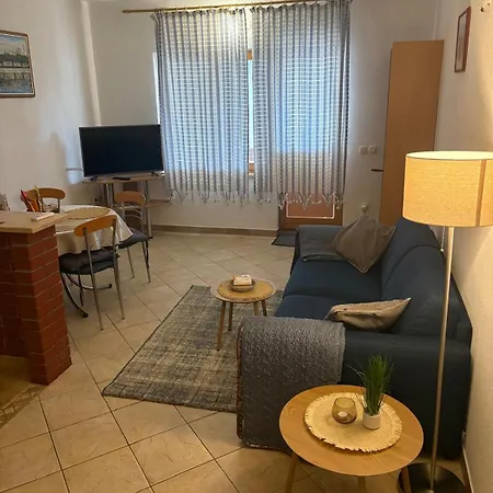Διαμέρισμα A2 *